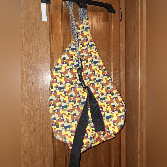 Kavu large rope sling bag. It's showing a little wear but still in great shape - Picture 2 of 5